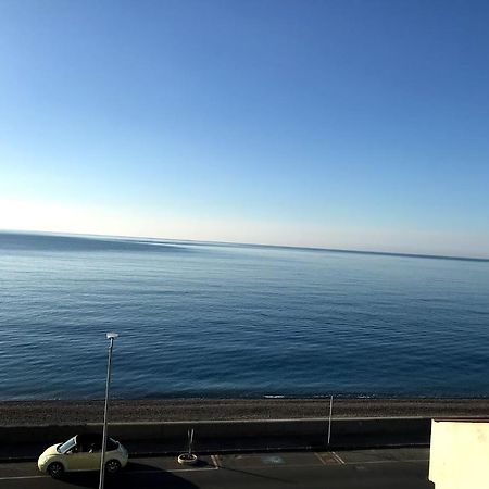 Attico Delle Pomelie Apartment Santa Teresa Di Riva Bagian luar foto