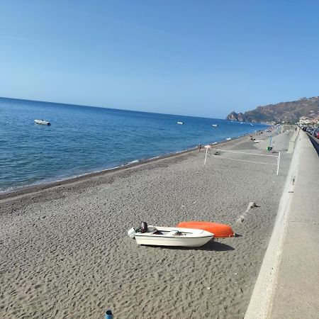 Attico Delle Pomelie Apartment Santa Teresa Di Riva Bagian luar foto