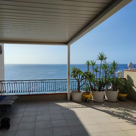 Attico Delle Pomelie Apartment Santa Teresa Di Riva Bagian luar foto