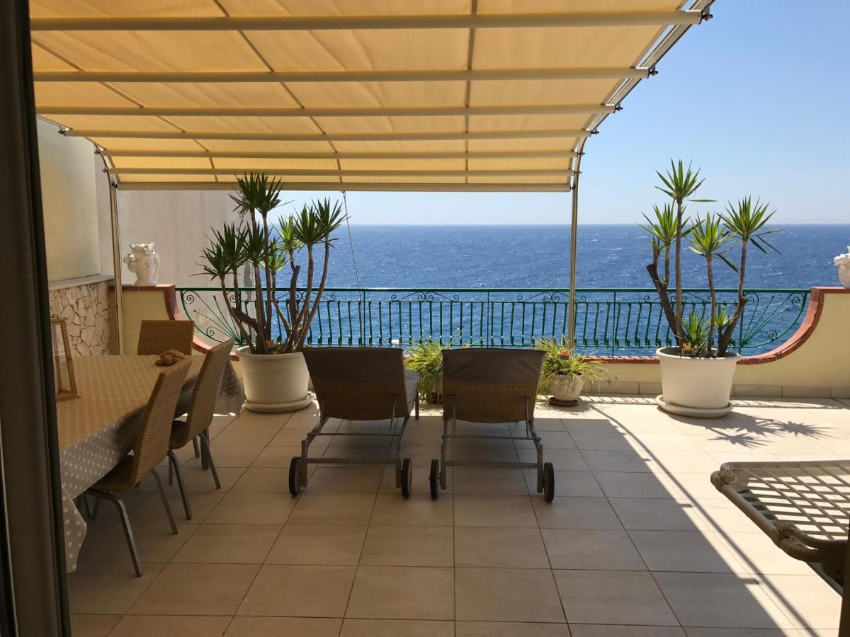 Attico Delle Pomelie Apartment Santa Teresa Di Riva Bagian luar foto
