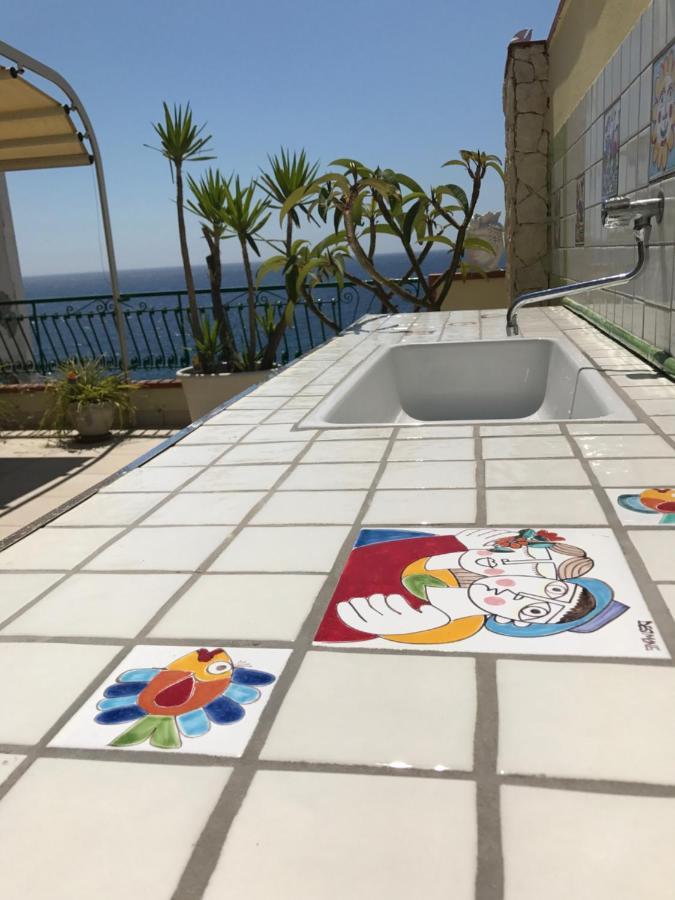 Attico Delle Pomelie Apartment Santa Teresa Di Riva Bagian luar foto