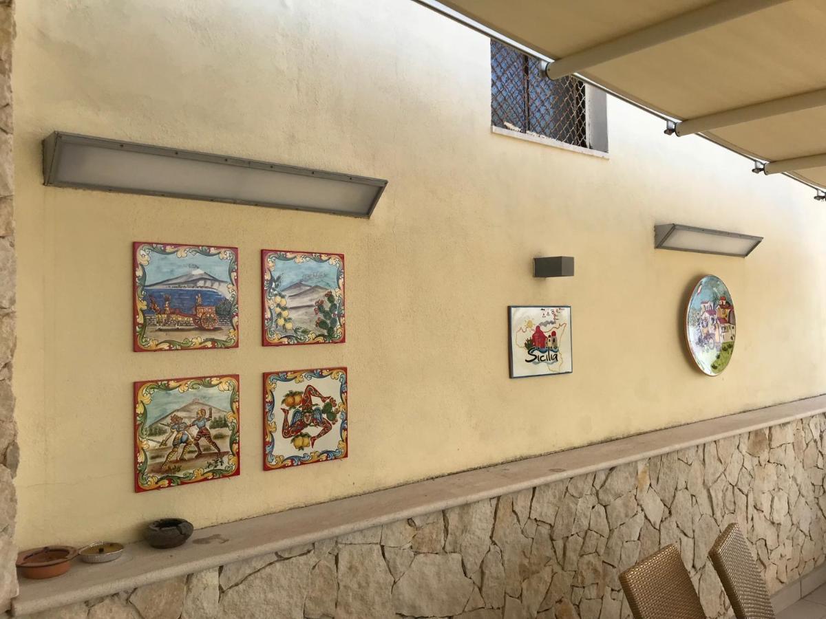 Attico Delle Pomelie Apartment Santa Teresa Di Riva Bagian luar foto