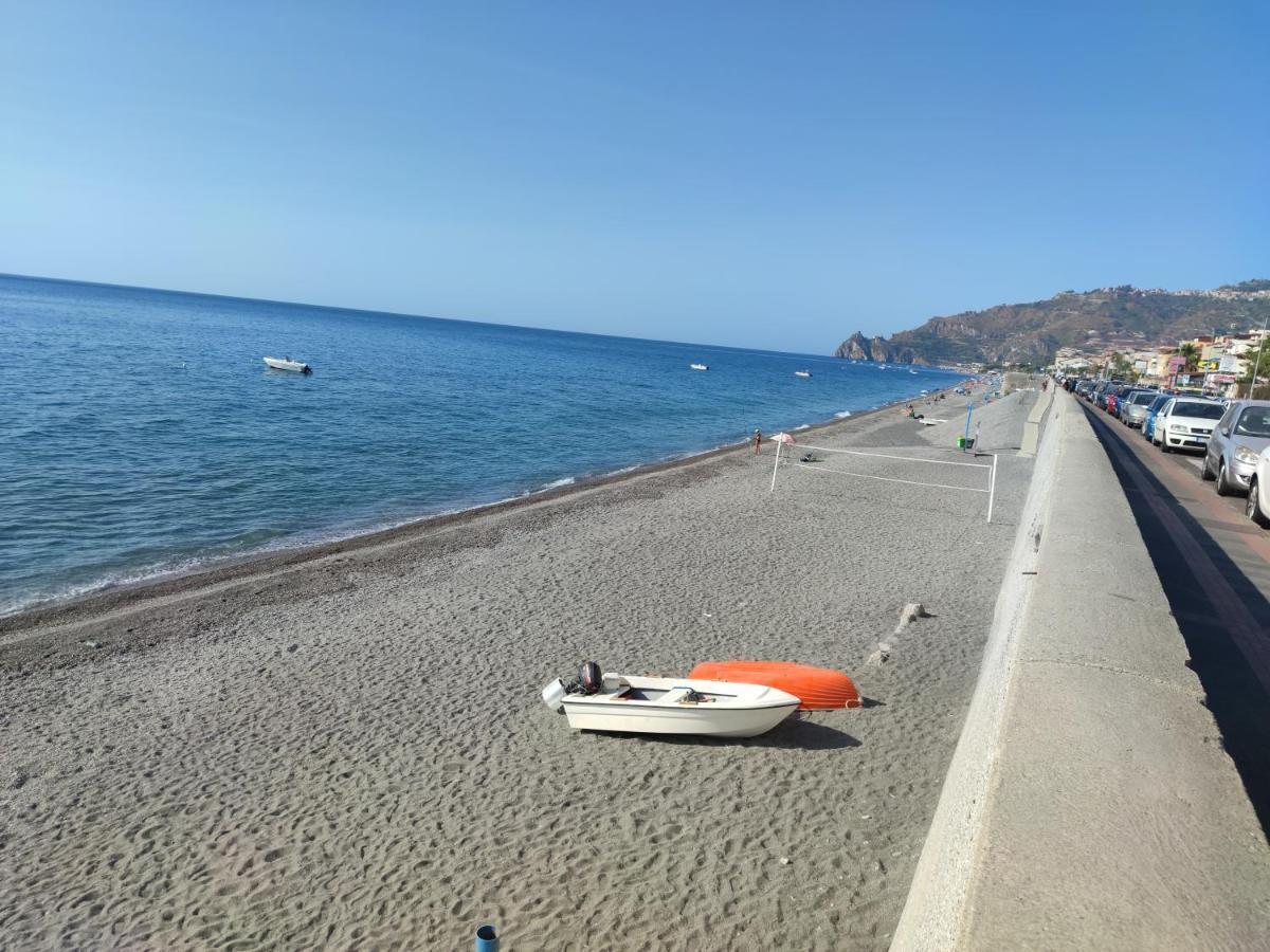 Attico Delle Pomelie Apartment Santa Teresa Di Riva Bagian luar foto