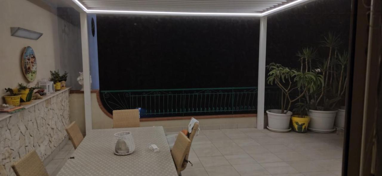 Attico Delle Pomelie Apartment Santa Teresa Di Riva Bagian luar foto