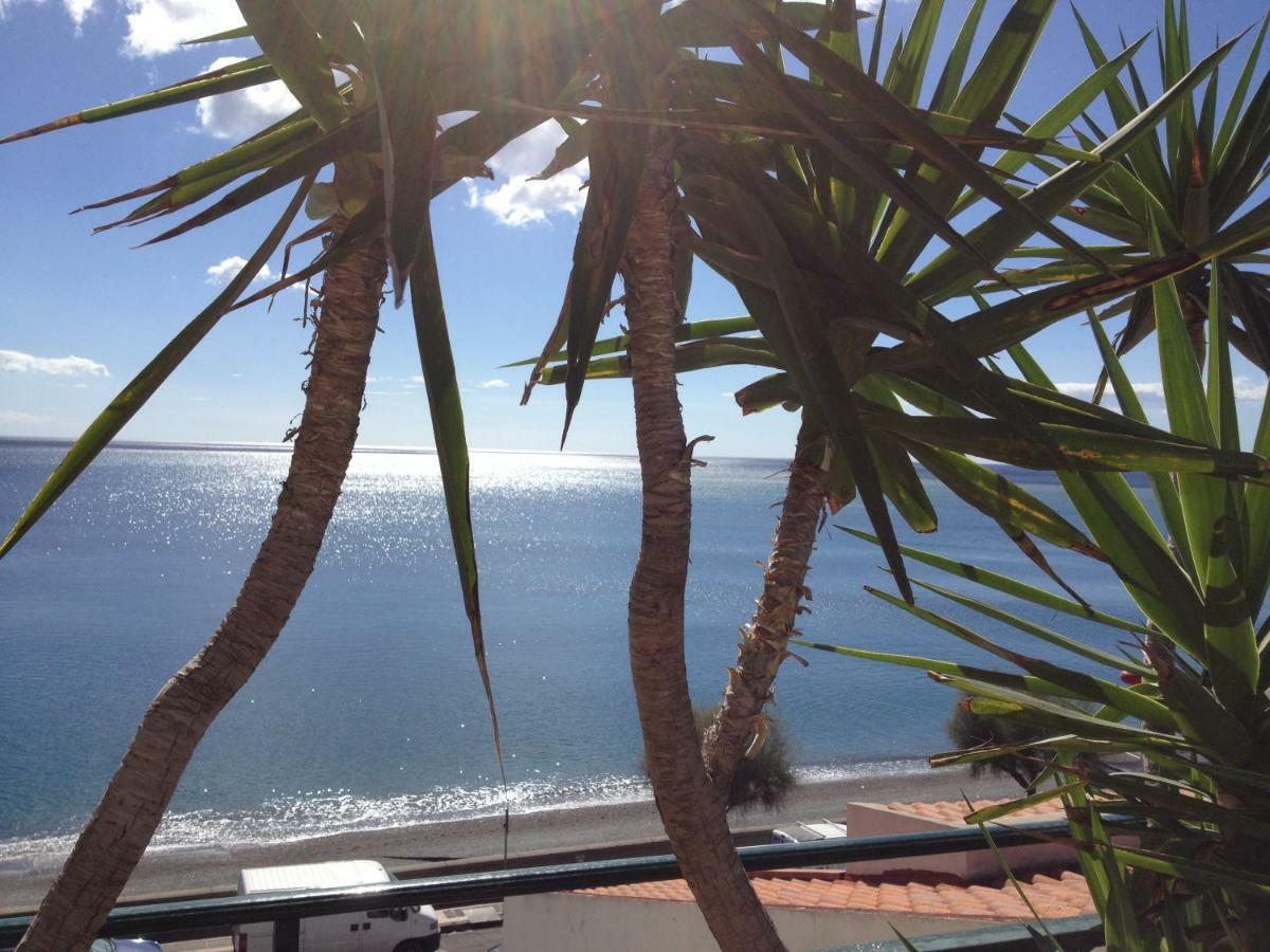 Attico Delle Pomelie Apartment Santa Teresa Di Riva Bagian luar foto